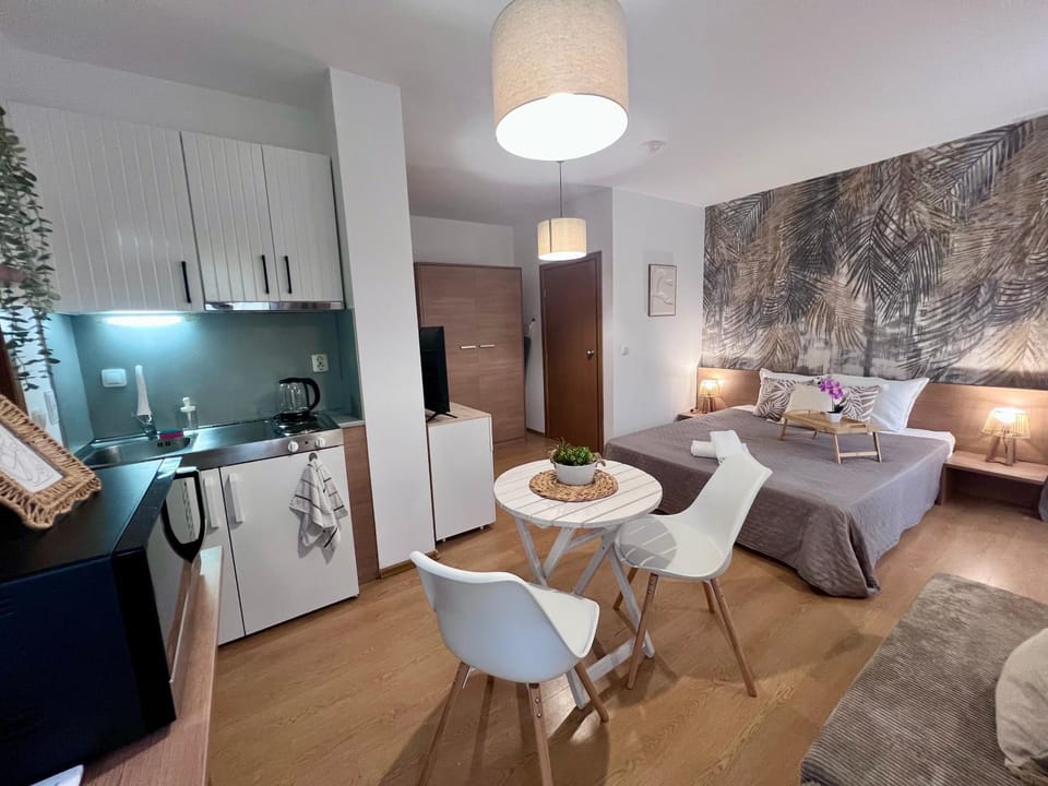Kitchen or kitchenette, Living room, Bedroom, stove