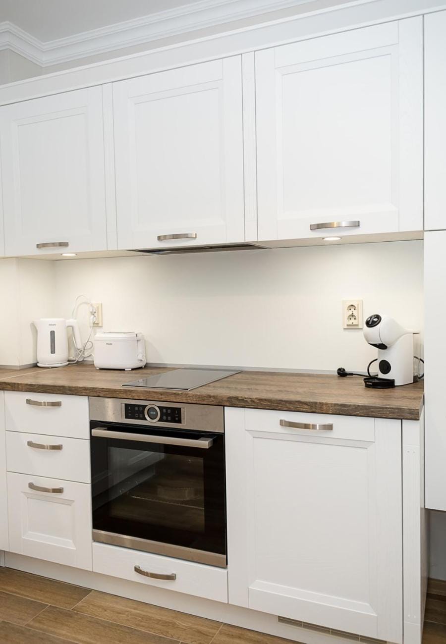 Coffee/tea facilities, Kitchen or kitchenette, dishwasher, stove, toaster