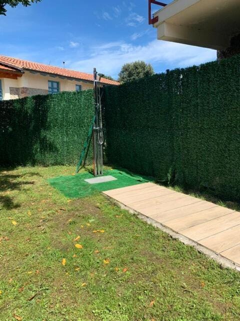 Chalet de dos plantas independientes con aparcamiento y jardin privado House in Cantabria