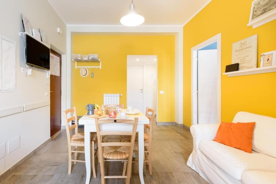 Kitchen or kitchenette, Living room, Dining area