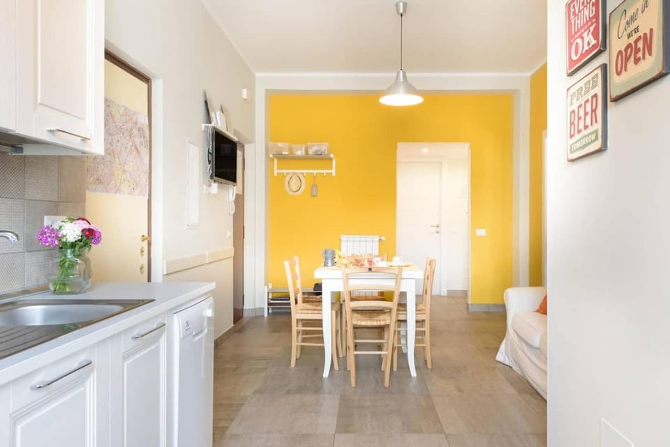 Kitchen or kitchenette, Living room, Dining area, oven