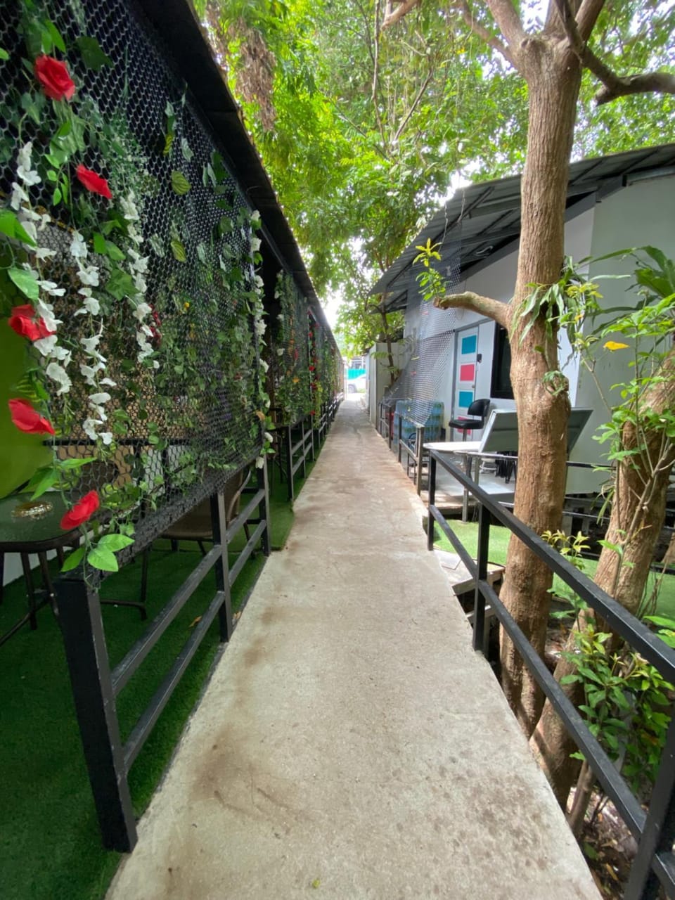 Property building, Garden, Balcony/Terrace, Balcony/Terrace