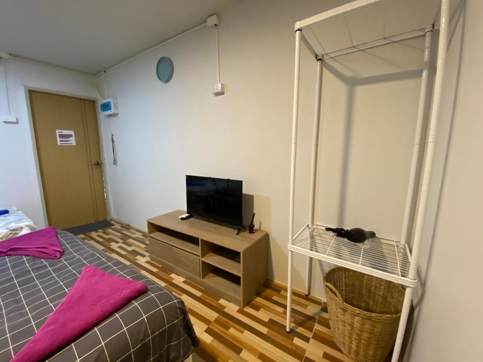 TV and multimedia, Bedroom, wardrobe