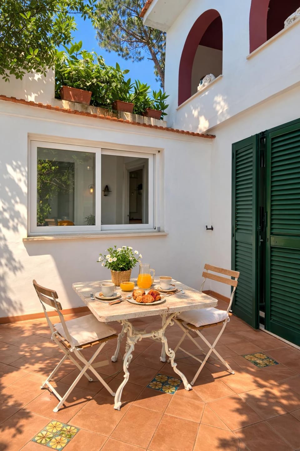 Day, Balcony/Terrace, Living room, Seasons, Location