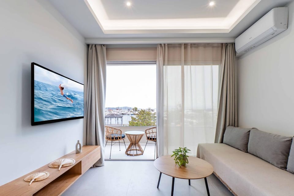 TV and multimedia, View (from property/room), Balcony/Terrace, Living room, Seating area, air conditioner