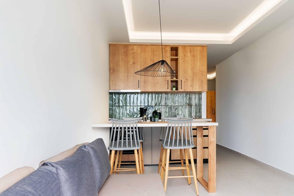 Kitchen or kitchenette, Living room, Seating area, Dining area