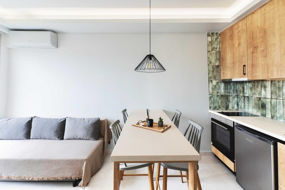 Kitchen or kitchenette, Living room, Seating area, Dining area, stove