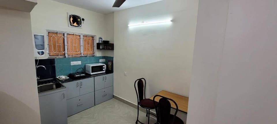 Lily and Lotus 2 Cozy 1Bhk Compact Full Furnished AC Apartment Managed by Hotel Airways Apartment in Kolkata