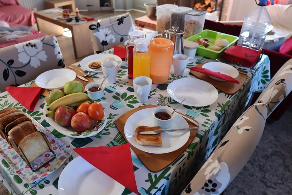 Continental breakfast, Buffet breakfast