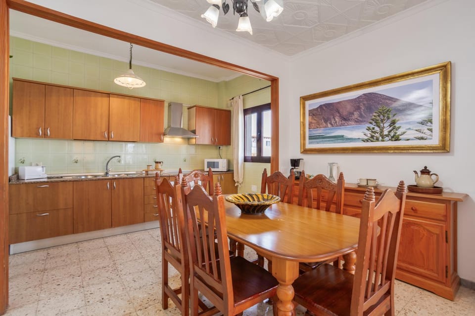 Property building, Kitchen or kitchenette, Living room