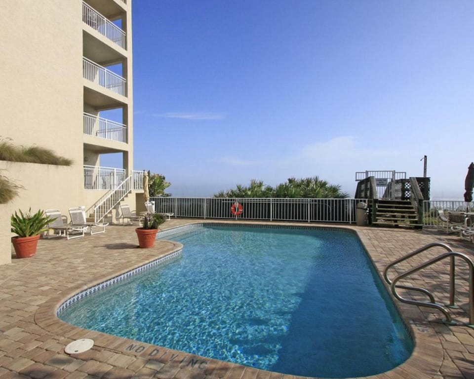 Palm House 3B with oceanfront views, pool, and private beach access Apartment in New Smyrna Beach