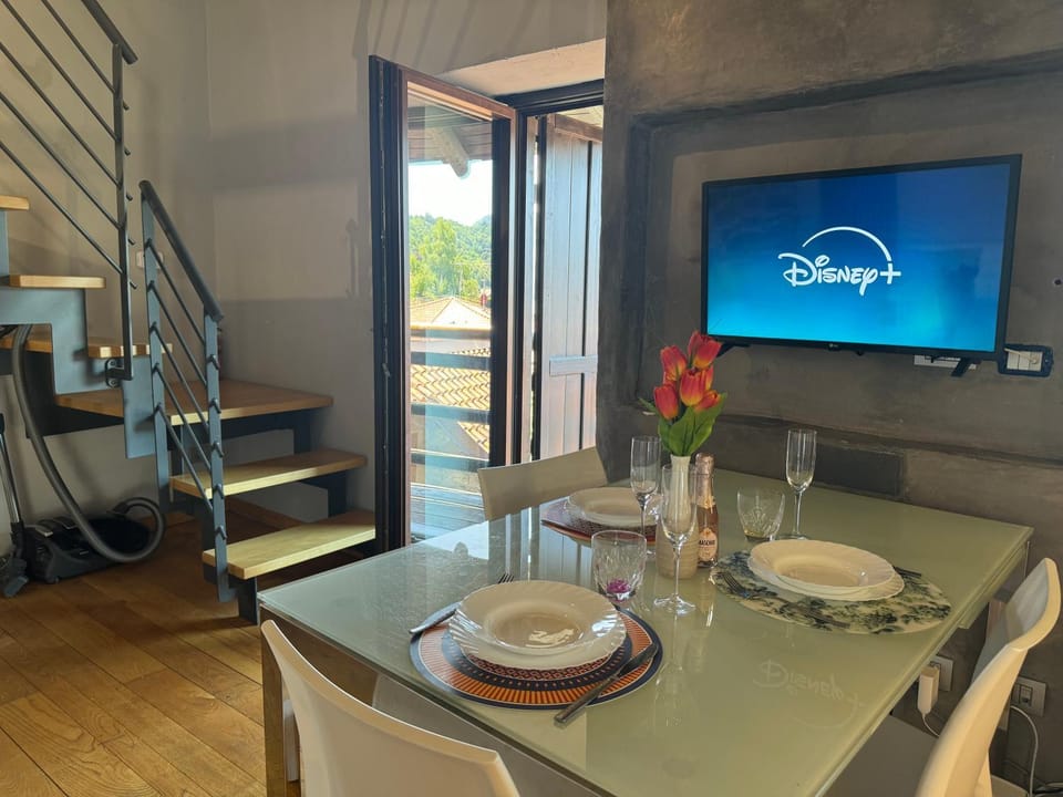 Communal lounge/ TV room, TV and multimedia, Dining area, Evening entertainment