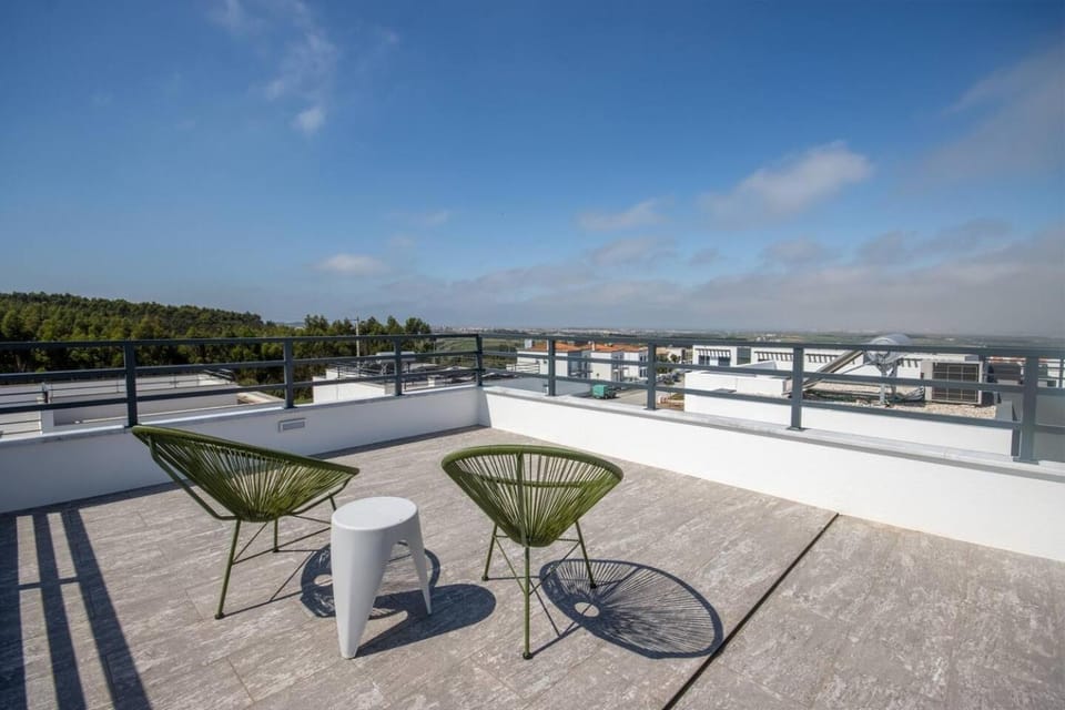 Modern Villa with Private Pool Near Baleal Beach House in Peniche