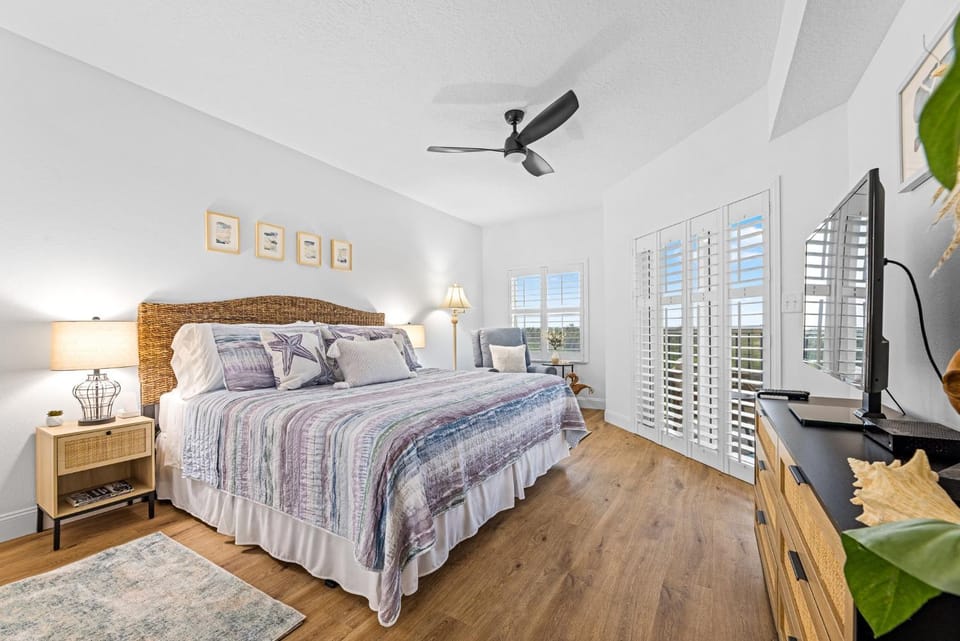 Modern Coastal Retreat at Oceanwalk Walk to Beach and Resort Amenities OW4-402 Apartment in Edgewater
