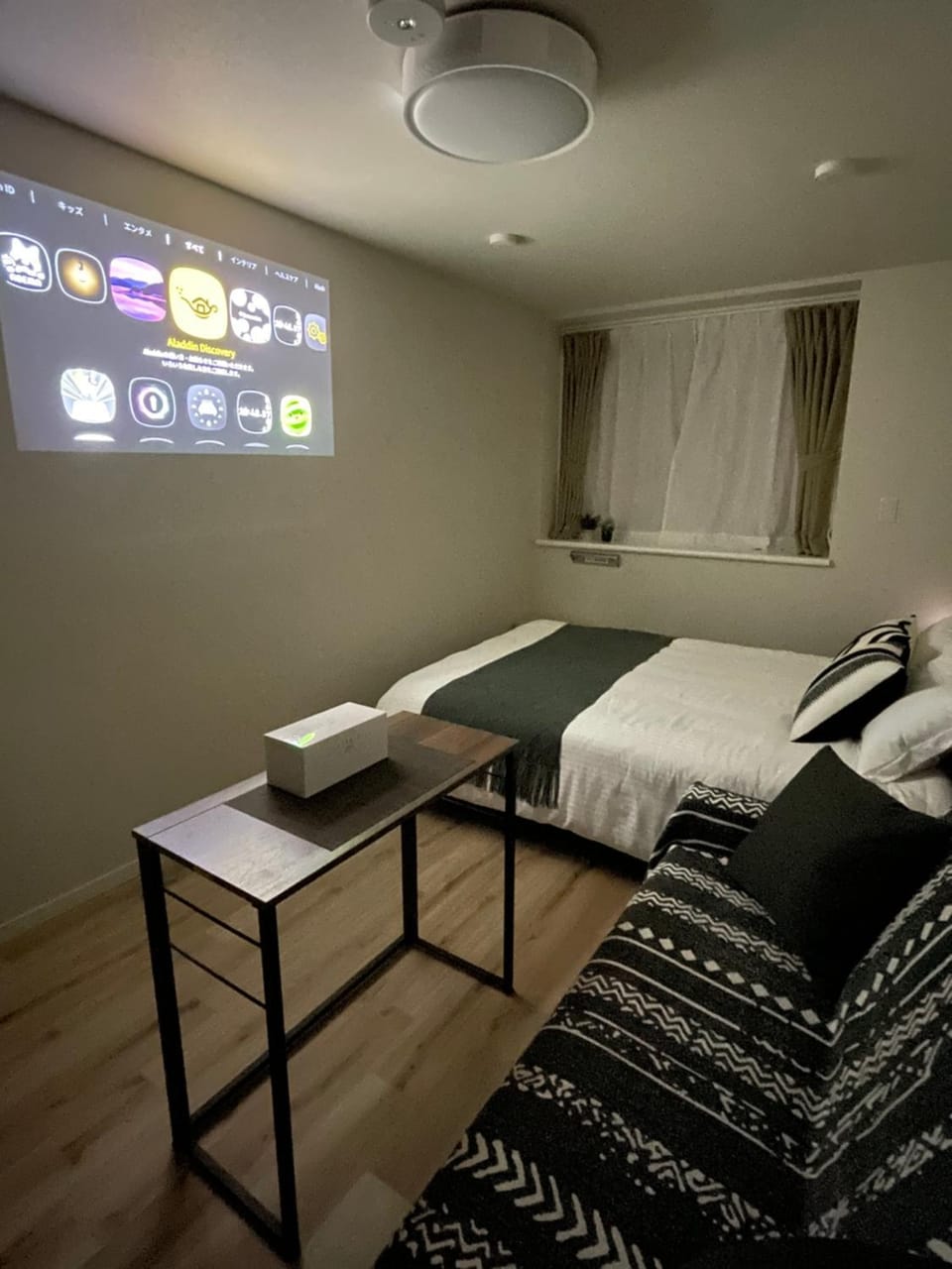 Bed, TV and multimedia, Photo of the whole room, Bedroom