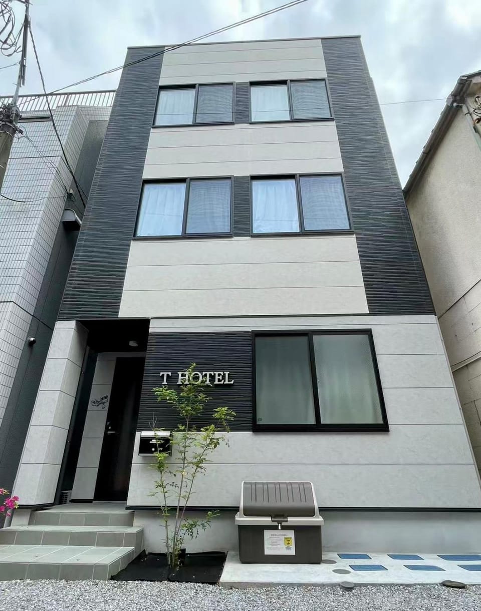 Property building, Day