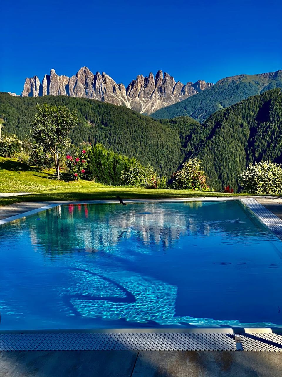 Nearby landmark, Natural landscape, Mountain view, Swimming pool, Swimming pool, Open Air Bath