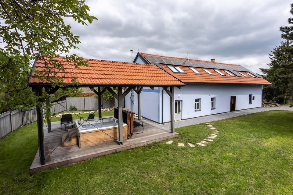 Property building, Natural landscape, Garden, Garden, Hot Tub, Balcony/Terrace, Garden view, Open Air Bath