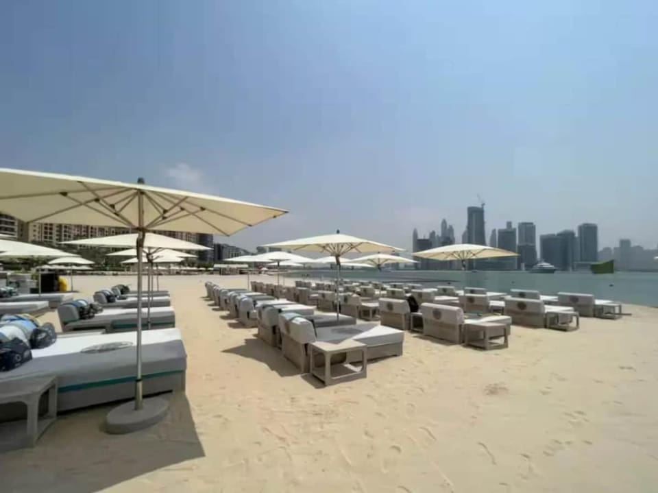 FIRST CLASS Studio Palm Paradise Apartment in Dubai