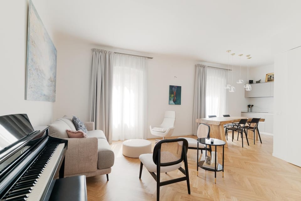 TV and multimedia, Kitchen or kitchenette, Living room