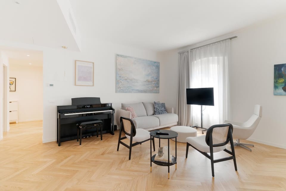 TV and multimedia, Living room, Seating area