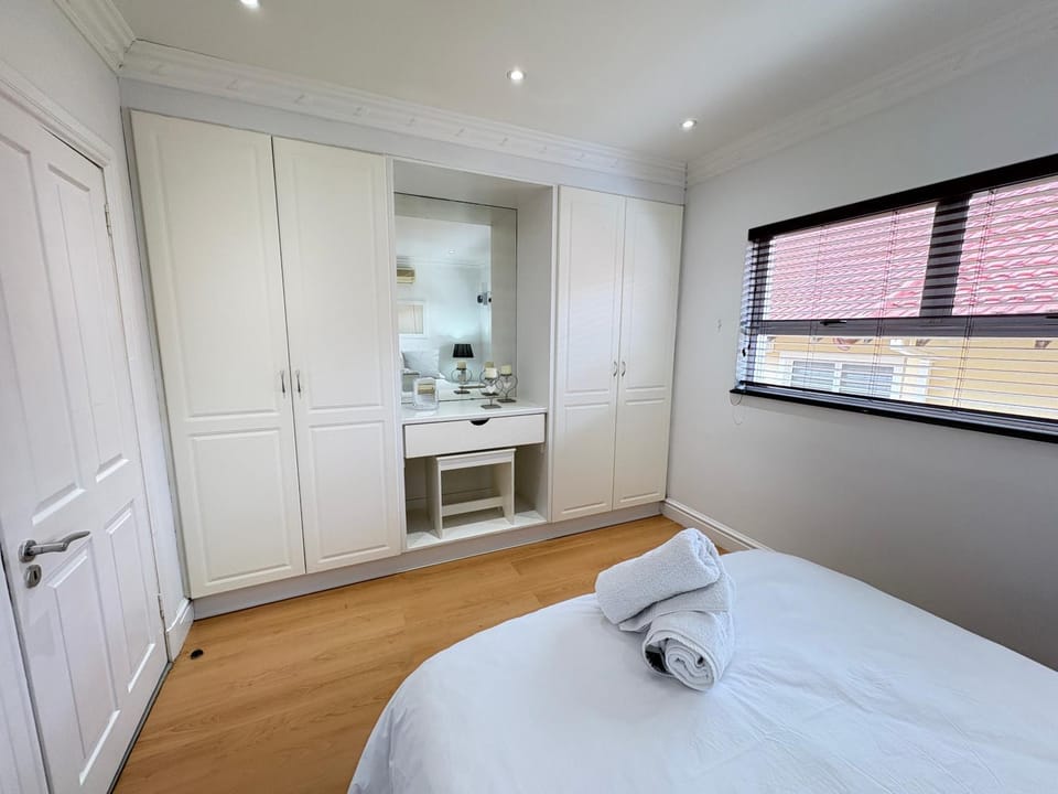 Bed, Bedroom, internet, internet, safe, safe, towels, wardrobe, air conditioner, air conditioner