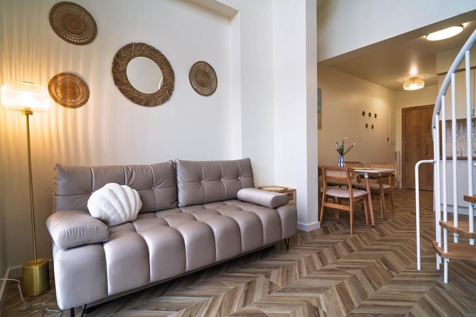 Bed, Living room, Seating area