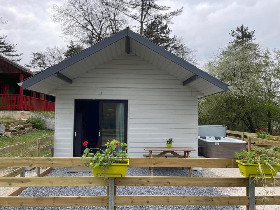Chalet Marin et son spa privatif Campground/ 
RV Resort in Grand Est