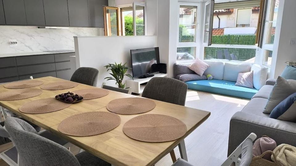 Living room, Dining area