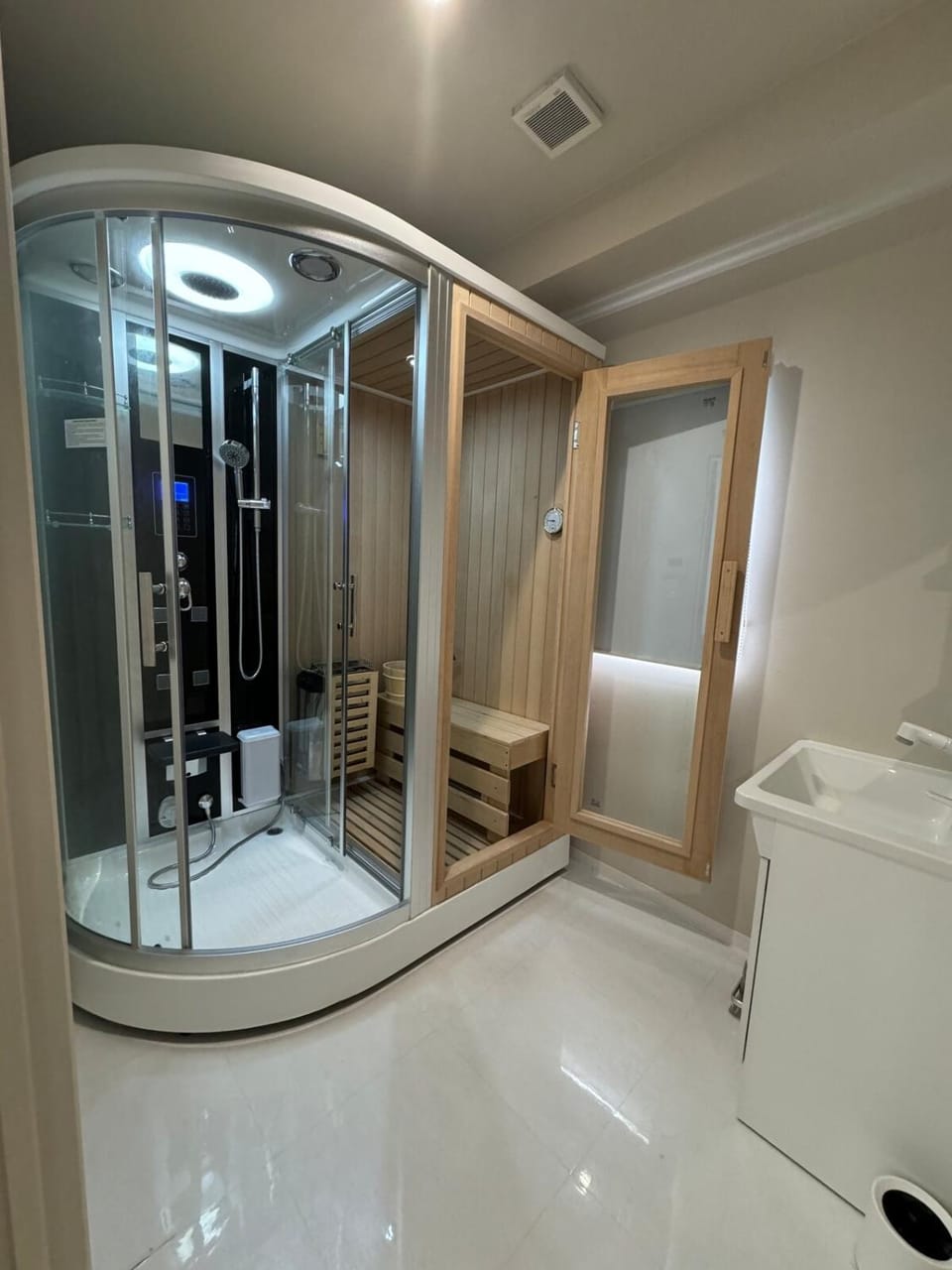Shower, Sauna