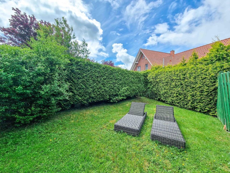 Garden, sunbed