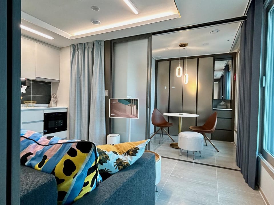 TV and multimedia, Living room, Dining area