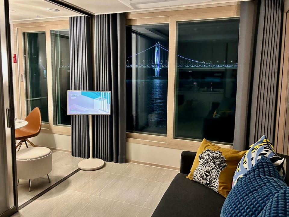 Night, TV and multimedia, Living room, Landmark view, Sea view
