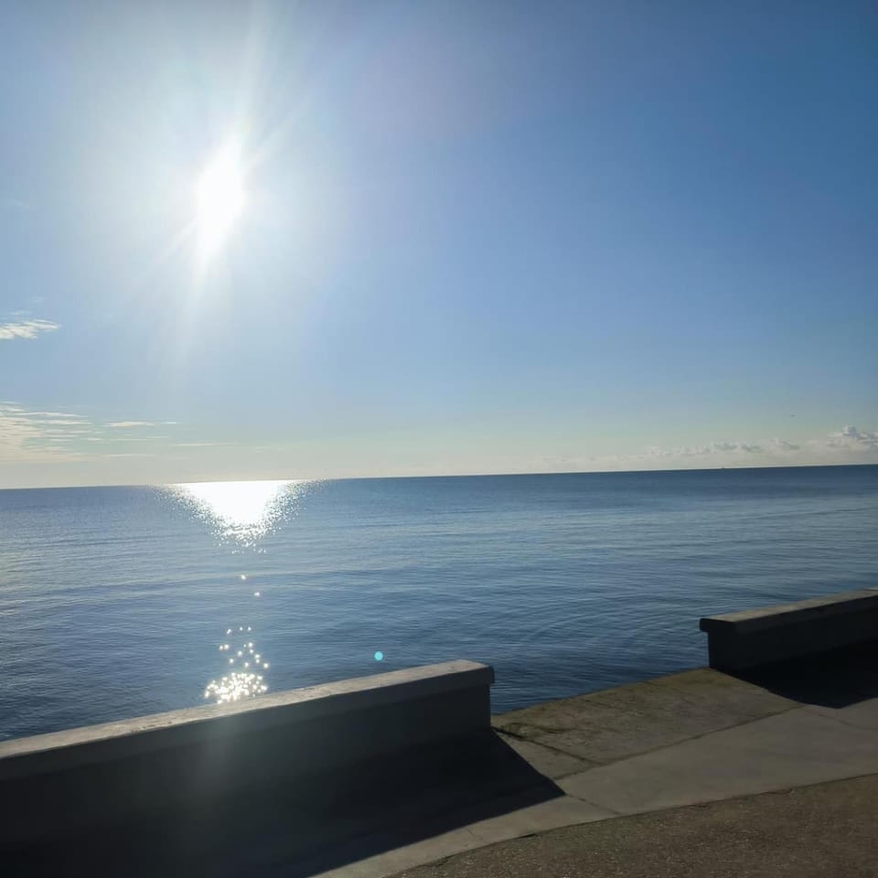 3 Bedroom Apartment Old Town Larnaca 5 minute walk to Finnikoudes Beach Apartment in Larnaca