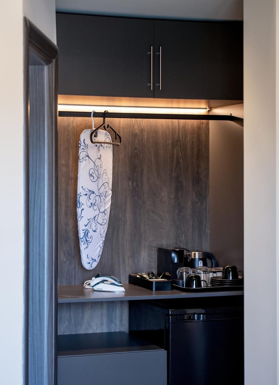 Coffee/tea facilities, flat iron, wardrobe