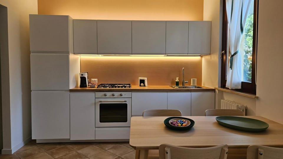 Dining area, kitchen