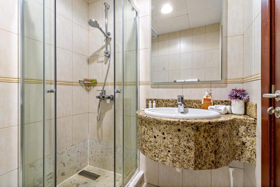 Luxury 2BR with City Skyline Views Steps to JBR Beach & Marina Mall Apartment in Dubai