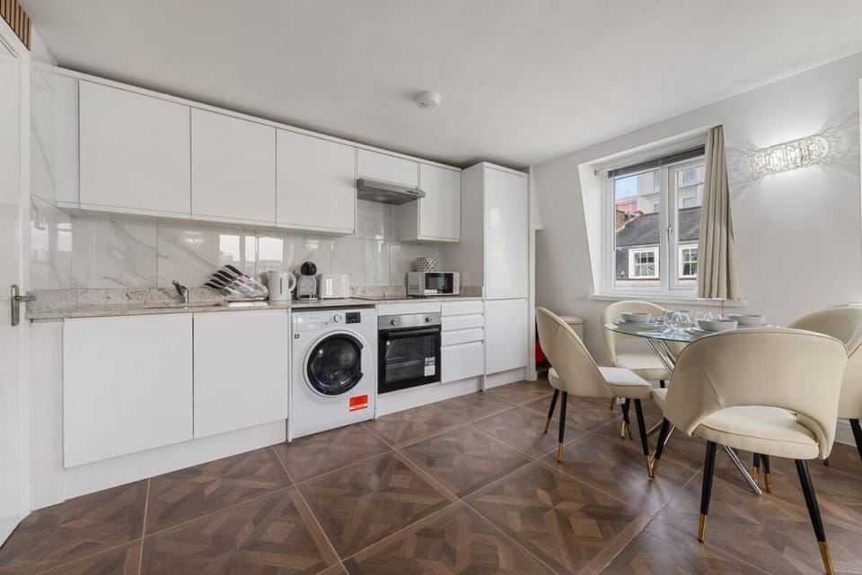 Kitchen or kitchenette, Living room, Seating area, Dining area, oven, stove, toaster, washing machine