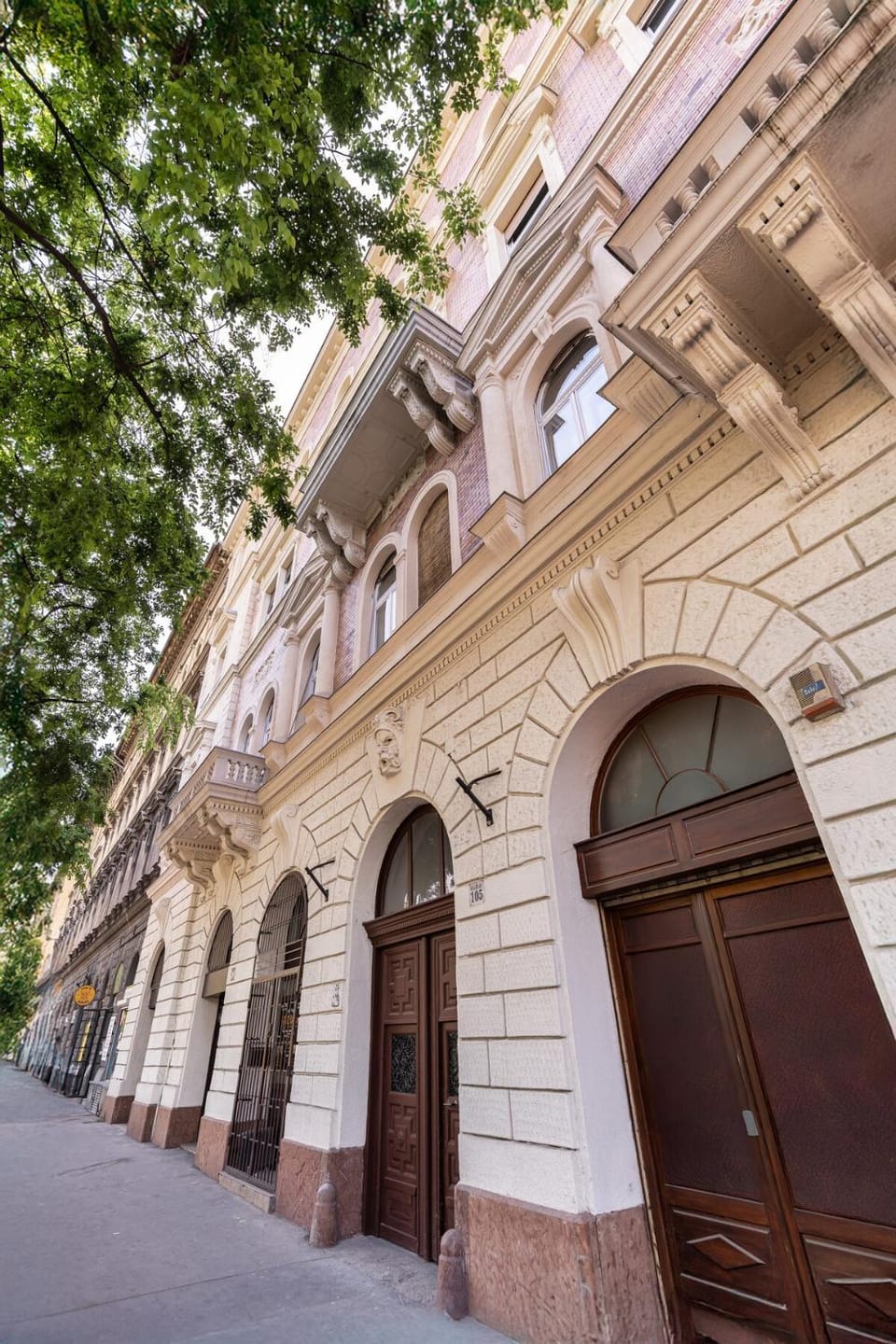Facade/entrance