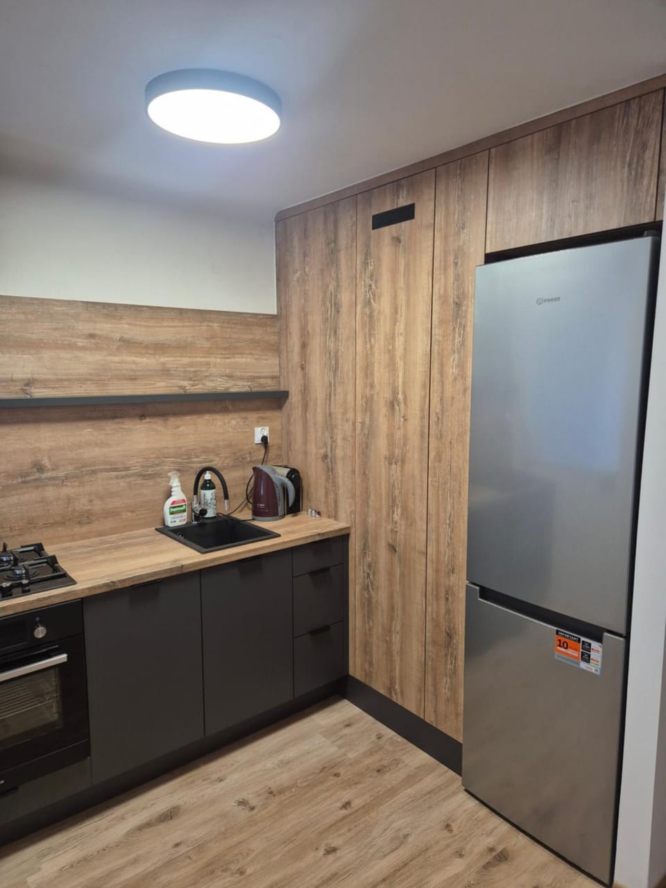 Kitchen or kitchenette, oven