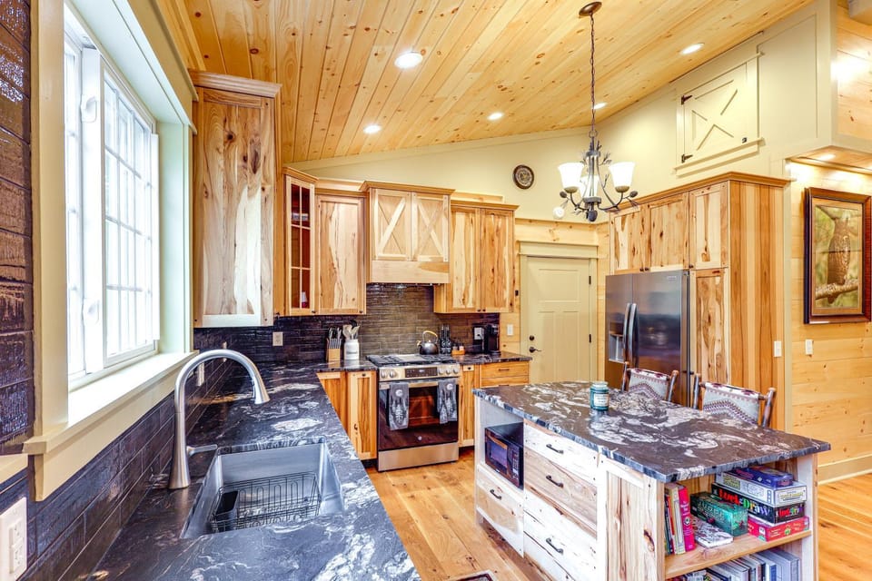 < 5 Mi to Whiteface Mtn Resort: Cabin-Style Apt Cabin in Wilmington