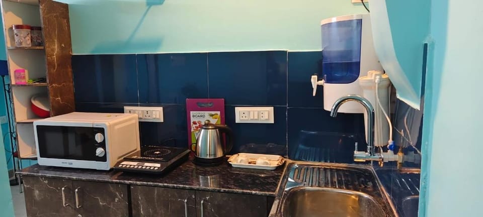 Daisy and Iris- 2 Specious 1Bhk Full Furnished AC Apartments Managed by Hotel Airways Apartment in Kolkata
