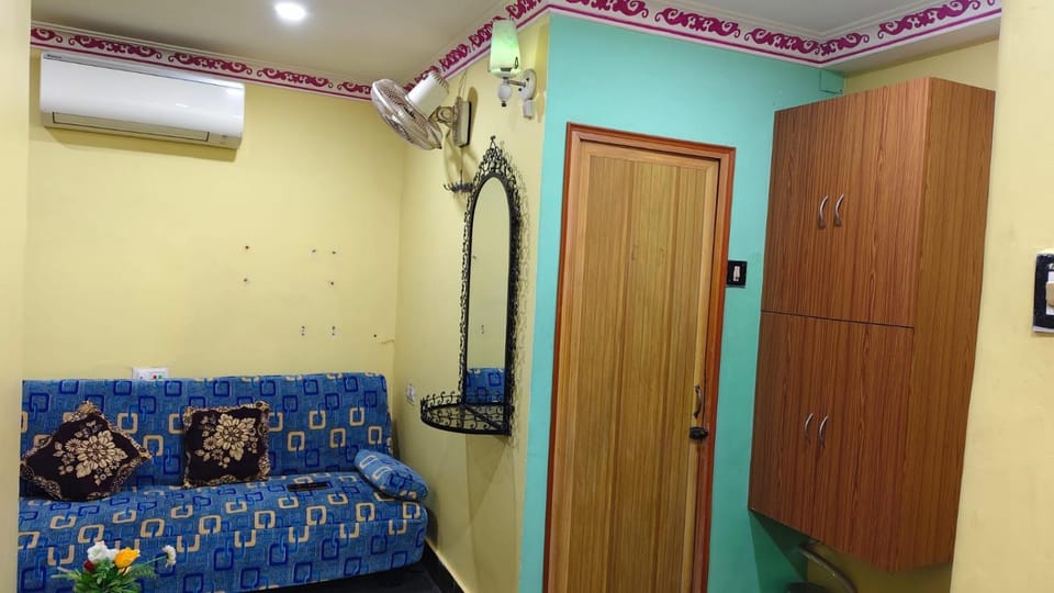 Daisy and Iris- 2 Specious 1Bhk Full Furnished AC Apartments Managed by Hotel Airways Apartment in Kolkata