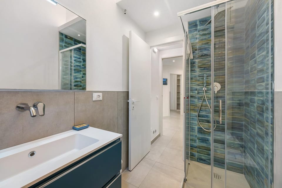 Bathroom, Living room