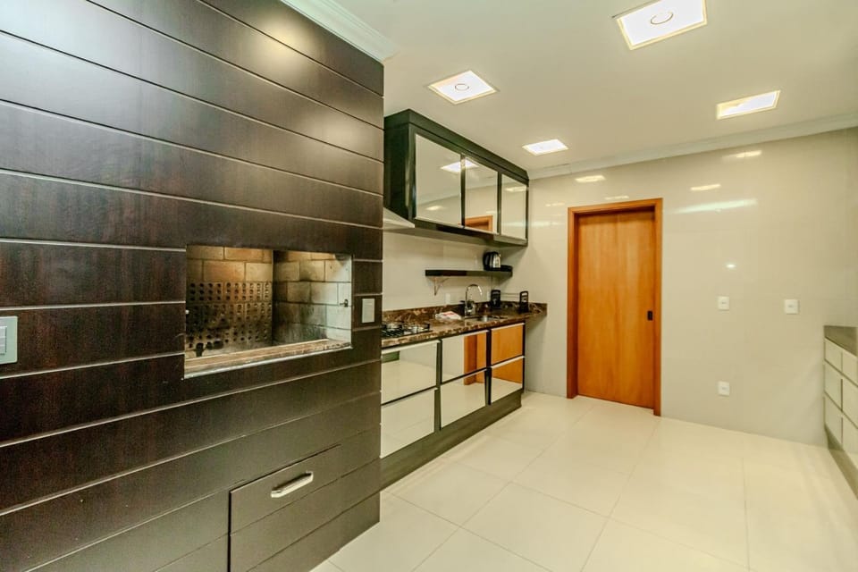 A 150m da Rua Coberta com Lareira e Churrasqueira Apartment in Gramado