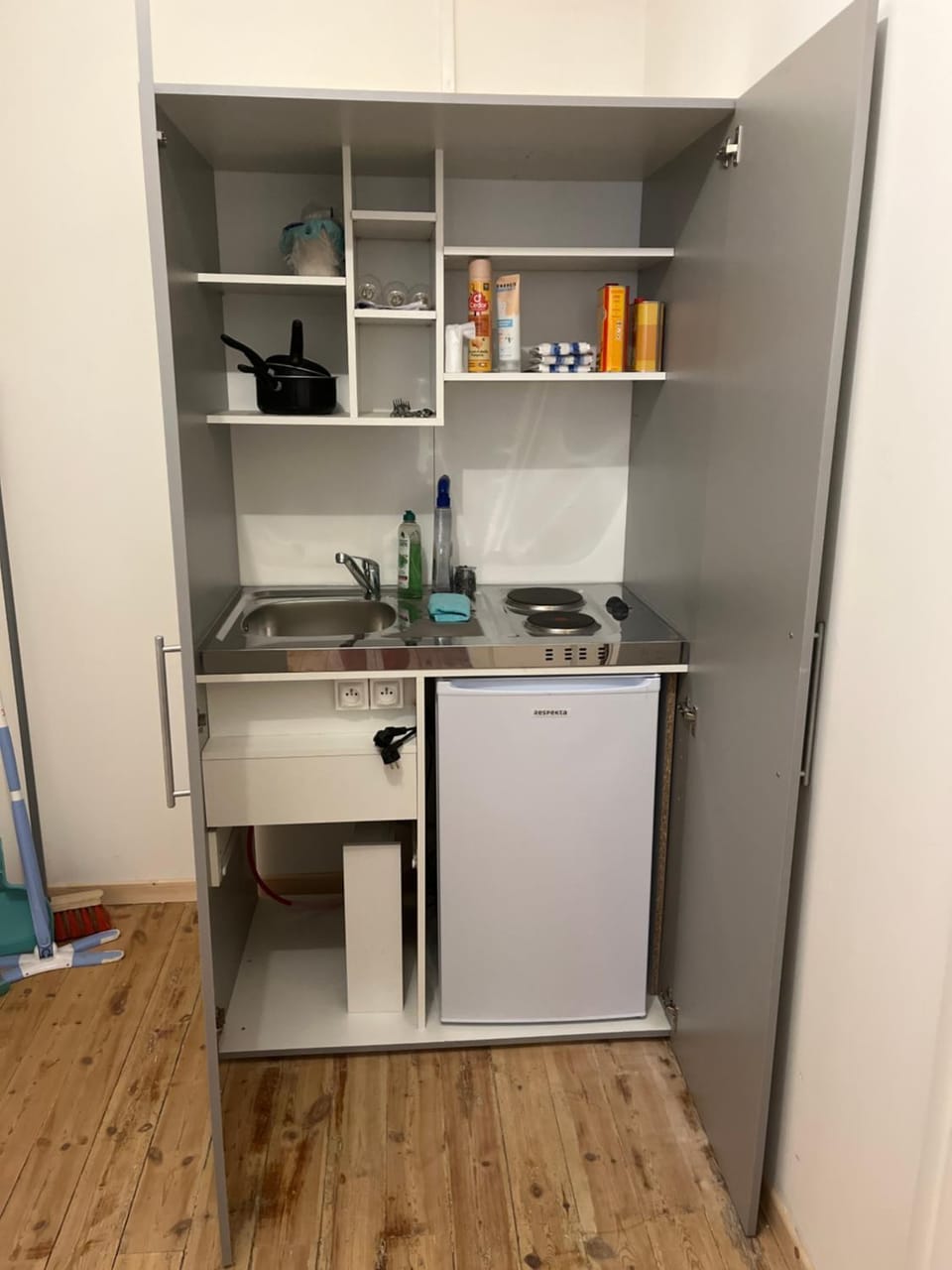 Kitchen or kitchenette