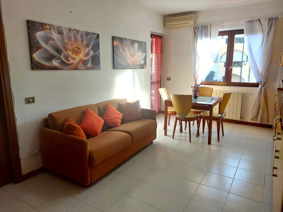 Living room, Decorative detail, Seating area, Dining area, air conditioner