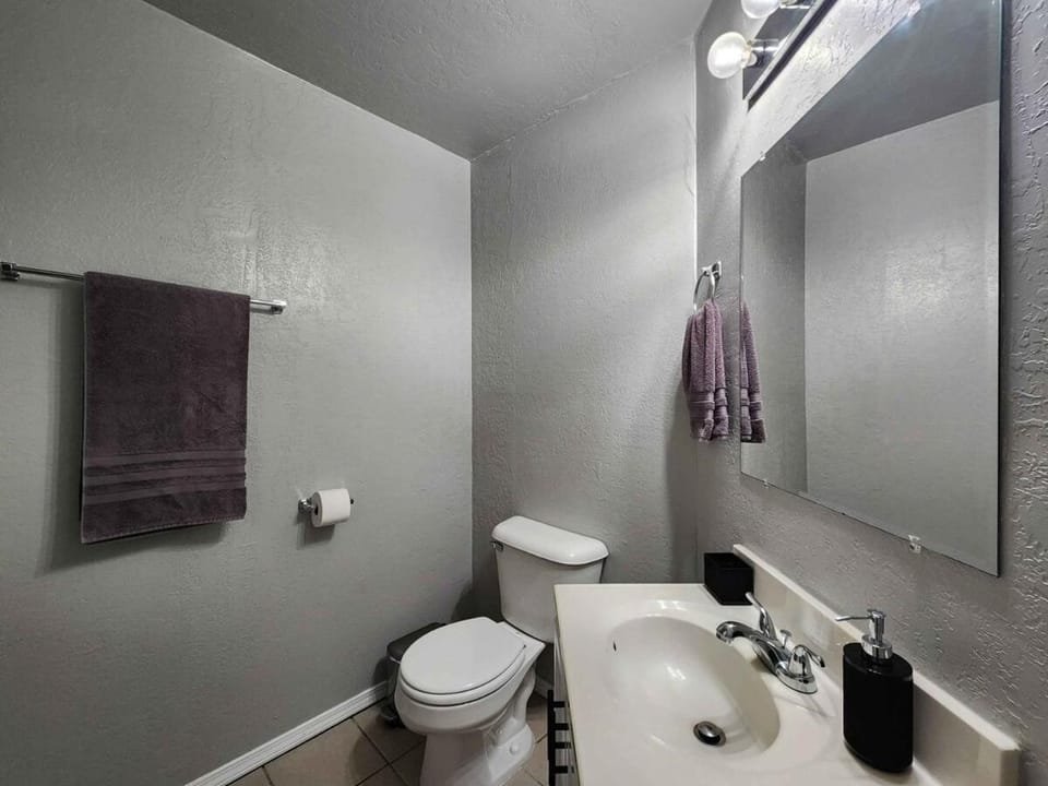 Cozy Retreat Family Pet Friendly Near Ft Sill House in Lawton
