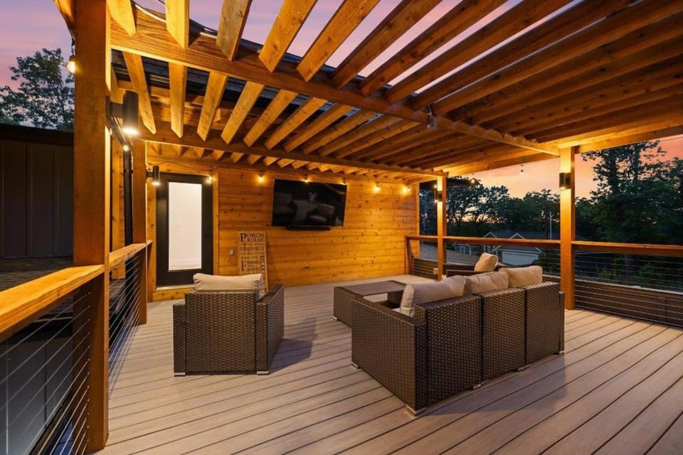 Patio, TV and multimedia, View (from property/room), Balcony/Terrace, Seating area, Evening entertainment