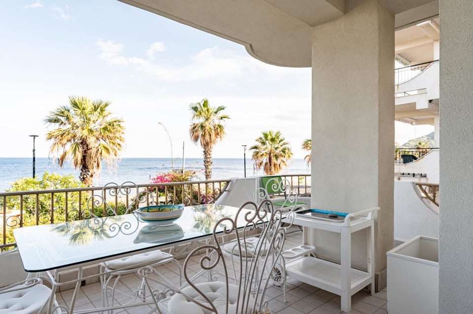 View (from property/room), Balcony/Terrace, Sea view